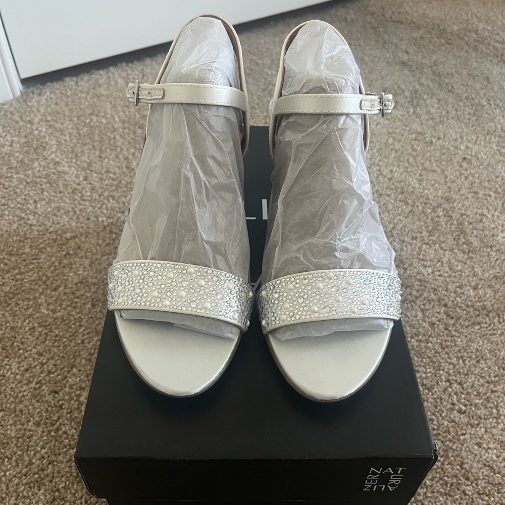 Naturalizer Bristol pearl white heels